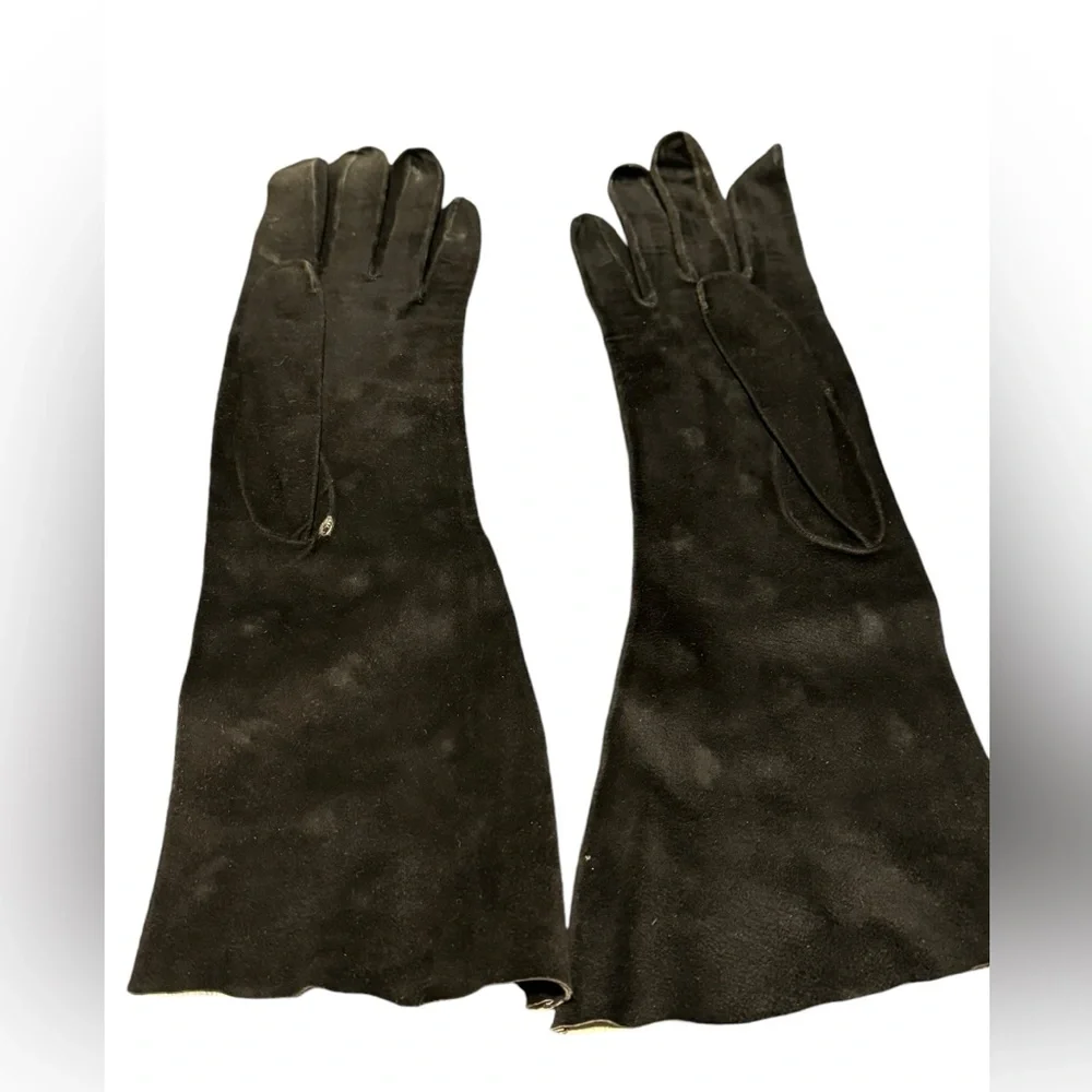 Vintage suede evening gloves with beading in black. Size 7. Gently worn.